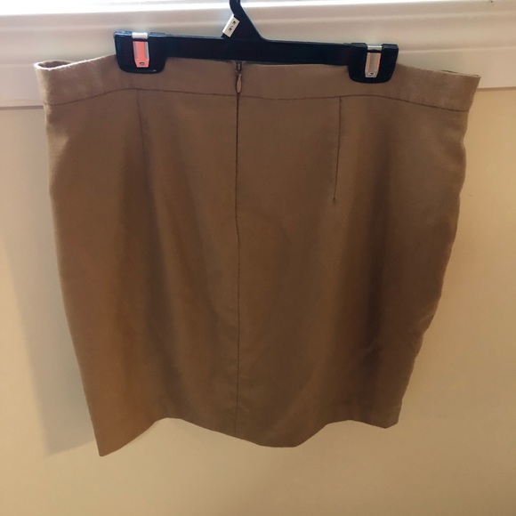 Banana Republic wrap midi skirt - Picture 4 of 5